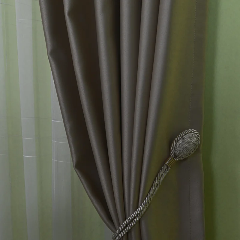 Blackout draperija po meri u svetlo braon nijansi za zamračenje prostora